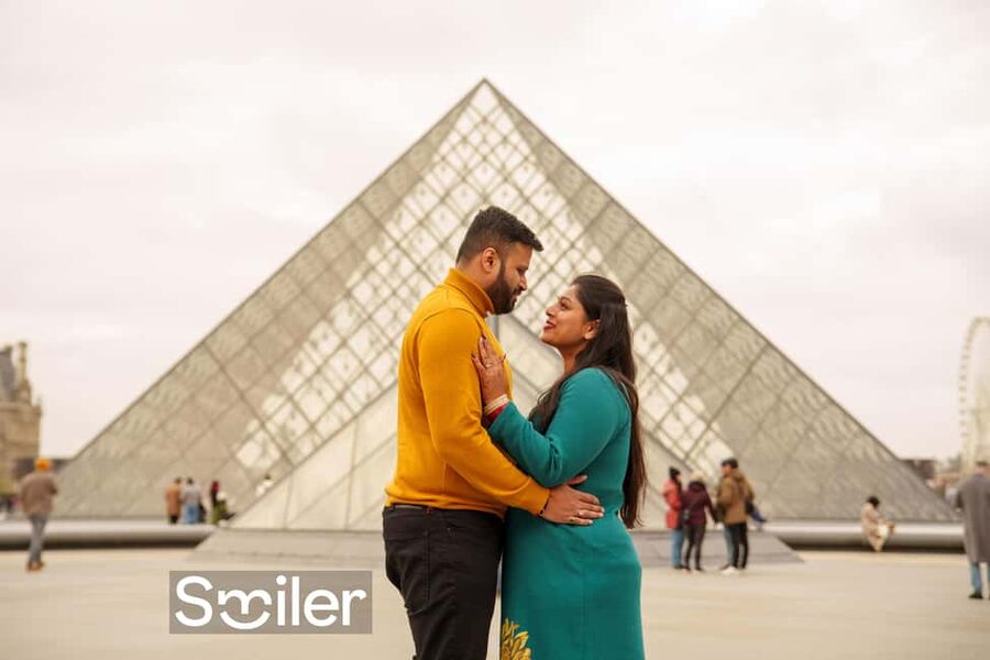 Paris: Private Photoshoot Outside the Louvre Museum - Price and value: $69 per group can be surprisingly fair