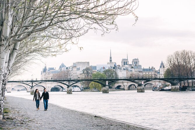 Paris - Private Photoshoot with a Top-Rated Local Photographer - Eiffel Tower: iconic photos without spending your whole day on them