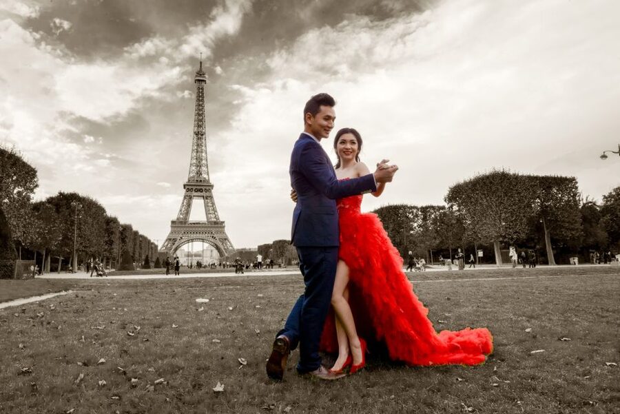 Paris: Private Professional Photo Shoot - Opéra Garnier and 19th-century arcades for dramatic architecture