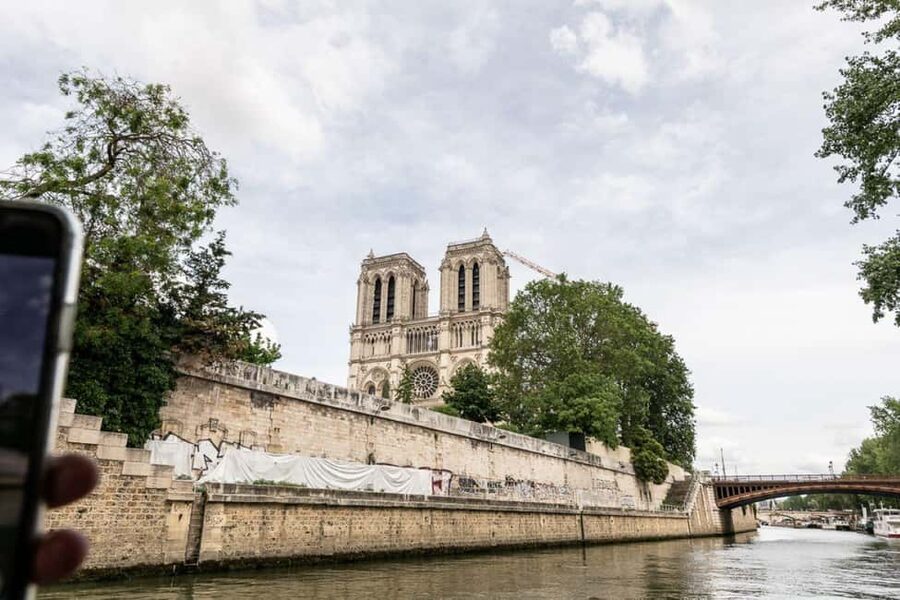 Paris: Private Seine River Cruise - Musée dOrsay, Ile aux Cygnes, and that Statue of Liberty sightline