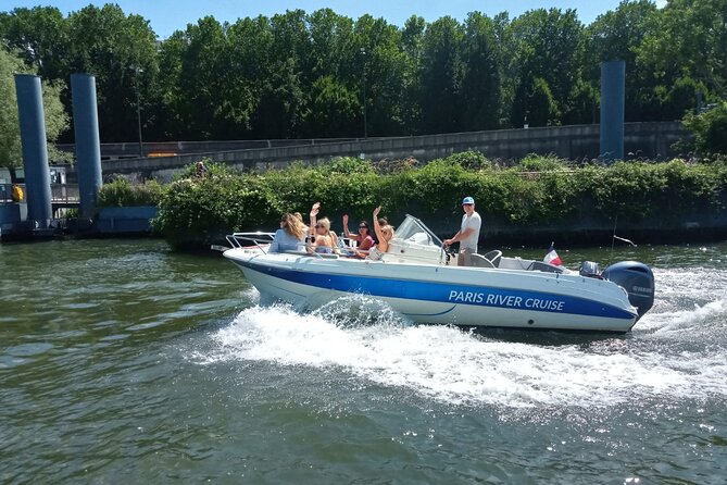Paris Private Seine River Cruise with your Captain Guide - Statue of Liberty on the Seine: a French twist on a famous symbol