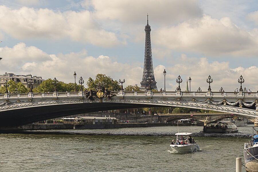 Paris: Private Seine River Cruise - Picking the right cruise style: Initiation, Exploration, or Conquête
