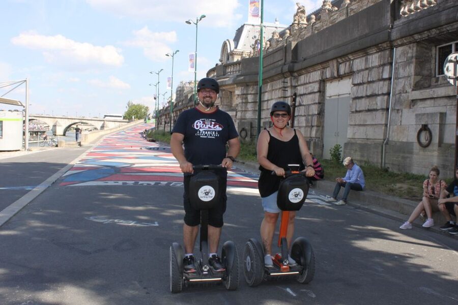 Paris: Private Sightseeing Segway Tour - Champ de Mars and the Eiffel Tower Finish