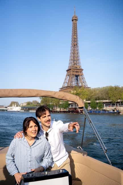 Paris: Private Small Boat Cruise with Rosé and Macarons - Key highlights