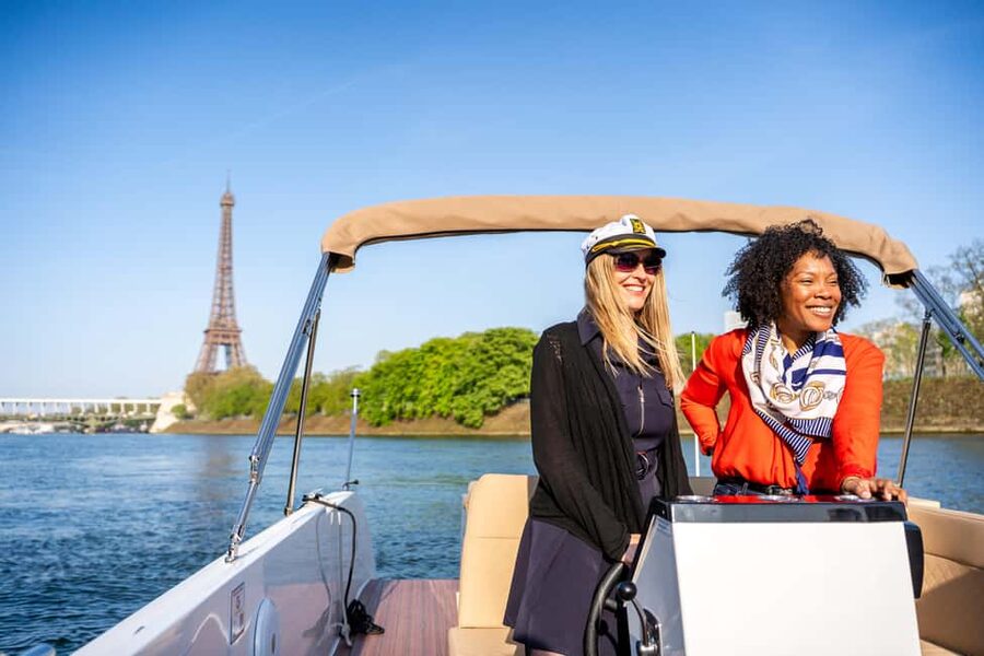 Paris: Private Small Boat Cruise with Rosé and Macarons - Should You Book This Rosé and Macarons Seine Cruise?