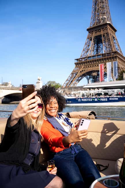 Paris: Private Small Boat Cruise with Rosé and Macarons - Starting at Escale Beaugrenelle, a Few Minutes From the Eiffel Tower