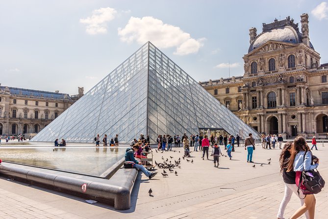 Paris Private Tour: Highlights, Top Quarters & Eiffel Tower - Saint-Germain-des-Prés and Pont des Arts: Cafés, Ideas, and a Romantic Shortcut