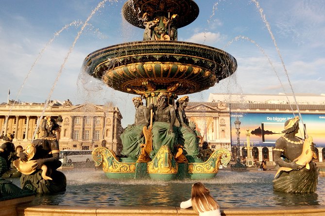 Paris Private Tour: Highlights, Top Quarters & Eiffel Tower - Louvre Time Without Louvre Tickets: What You Can Expect