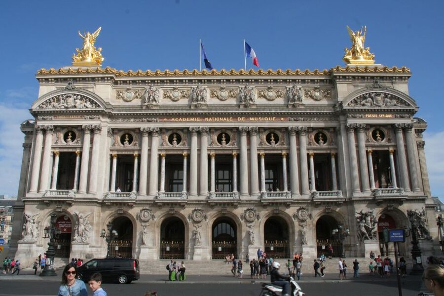 Paris: Private Tour with a Local Guide - Eiffel Tower, Champs-Élysées, and Arc de Triomphe: classic Paris with a local pacing