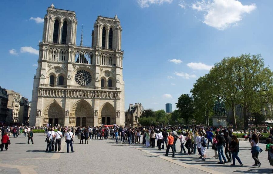 Paris: Private Walking Guided Tour of City's Highlights - Louvre exterior views that give you museum context
