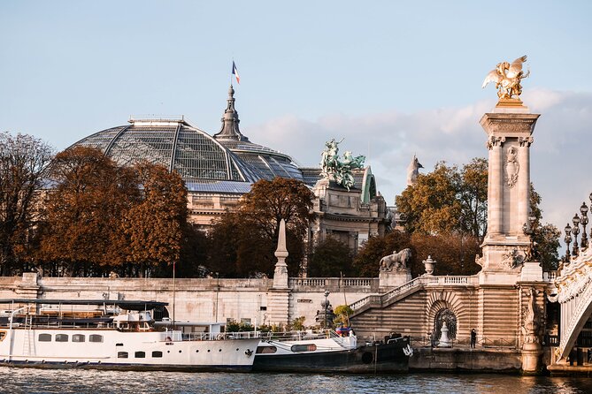Paris: Private Walking Tour with a Local - A private Lokafyer walk makes Paris feel human, not mechanical