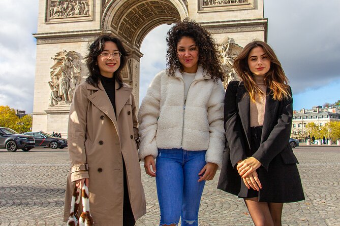 Paris: Professional Photoshoot at the Arc de Triomphe - Price value: $80 per group up to 8