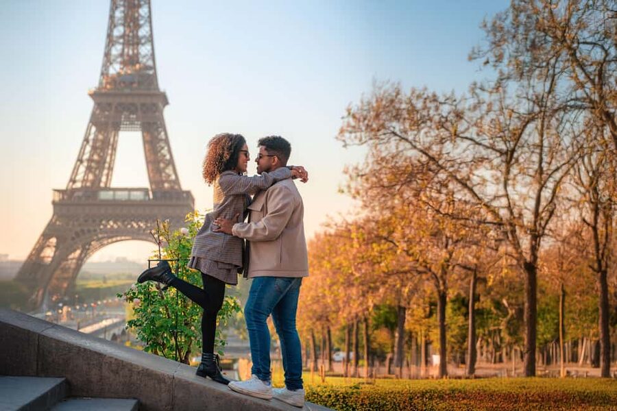 Paris: Professional Photoshoot with the Eiffel Tower - Why a professional Eiffel Tower shoot beats selfie time