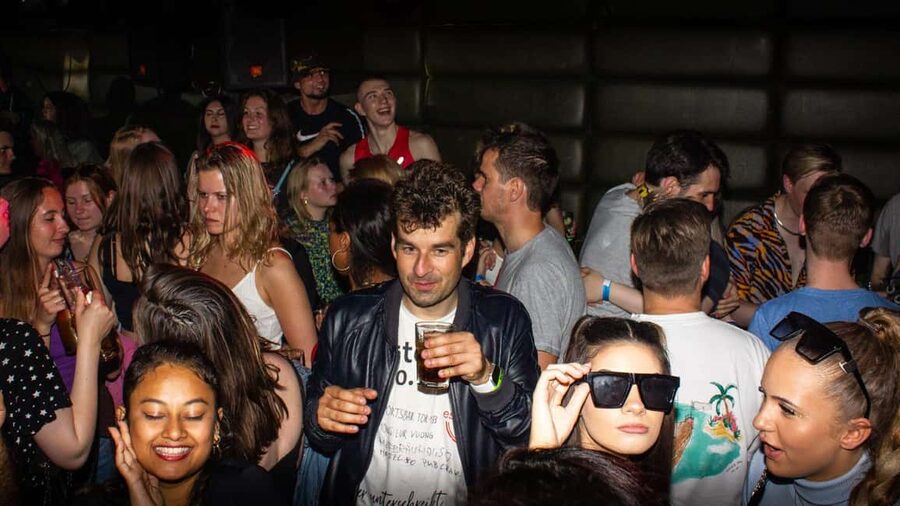 Paris: Pub Crawl with Shots and Nightclub Entry - Key things to know before you go