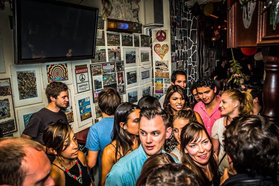 Paris: Pub Crawl with Shots and Nightclub Entry - Who this Paris pub crawl is best for