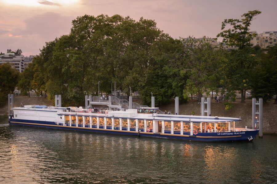 Paris: Romantic Cruise with 3-course Dinner on Seine River - Key things to know before you go