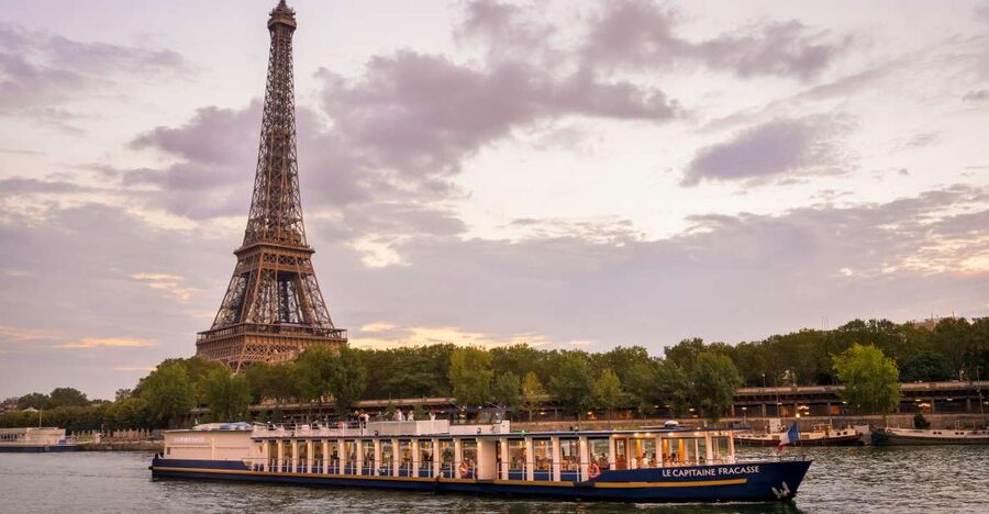 Paris: Romantic Cruise with 3-course Dinner on Seine River - Notre-Dame area: seeing the cathedral from a distance