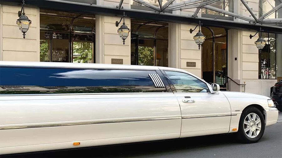 Paris: Romantic Limousine Tour - Why this Paris night ride feels different than regular sightseeing