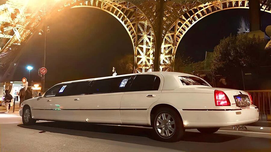 Paris: Romantic Limousine Tour - Who should book this limousine tour, and who should skip it
