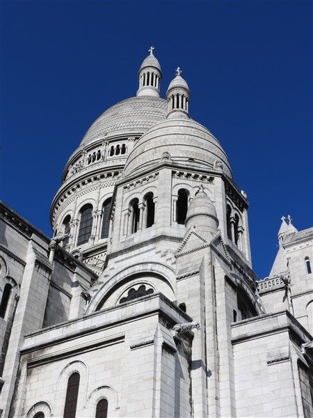 Paris: Sacré-Coeur and Montmartre Tour with Expert Guide - La Maison Rose and the Dalida statue: quick icons with meaning