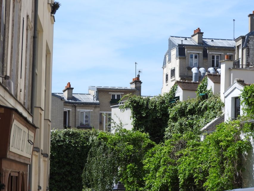 Paris: Sacré-Coeur and Montmartre Tour with Expert Guide - Price and value: what $28 buys you in Paris time