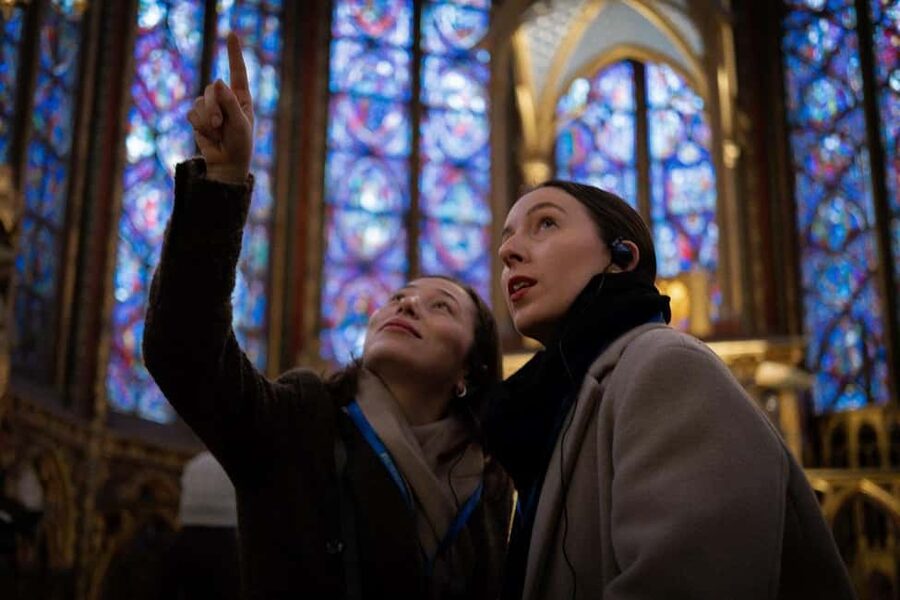 Paris: Sainte-Chapelle, Conciergerie, Notre Dame Guided Tour - Starting at Brasserie Les Deux Palais, With a Clear 2-Hour Plan