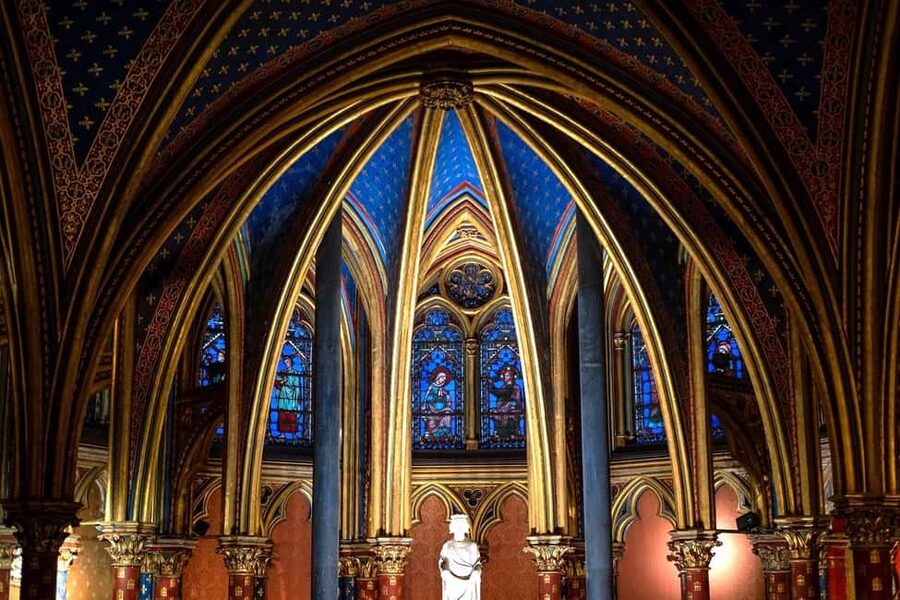 Paris: Sainte-Chapelle, Conciergerie, Notre Dame Guided Tour - Conciergerie: From Royal Palace to Revolutionary Prison