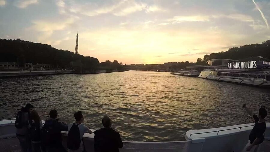 Paris : Scenic Cruise on the Seine River with Champagne - Who this Seine Champagne cruise is best for