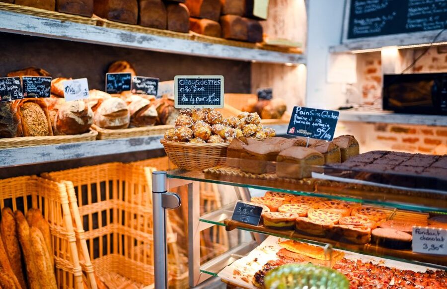 Paris: Secret Food of Le Marais Walking and Tasting Tour - Turning toward the Jewish district area for falafel
