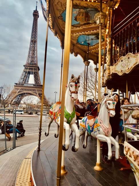 Paris: See 15 to 30 Top Sights with a Fun Guide - Sacré-Cœur and Montmartre: architecture up close, plus a big Paris view