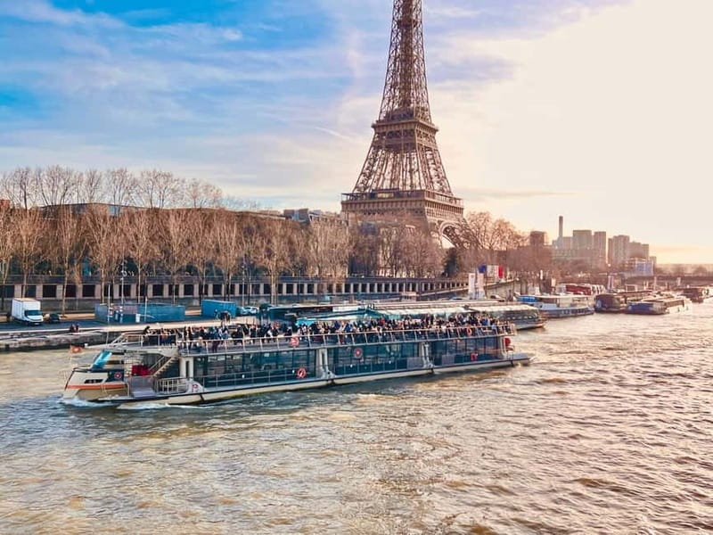 Paris: Seine Cruise & French Breakfast by the Eiffel Tower - Audio guide and Wi-Fi: make the cruise smarter without a live guide