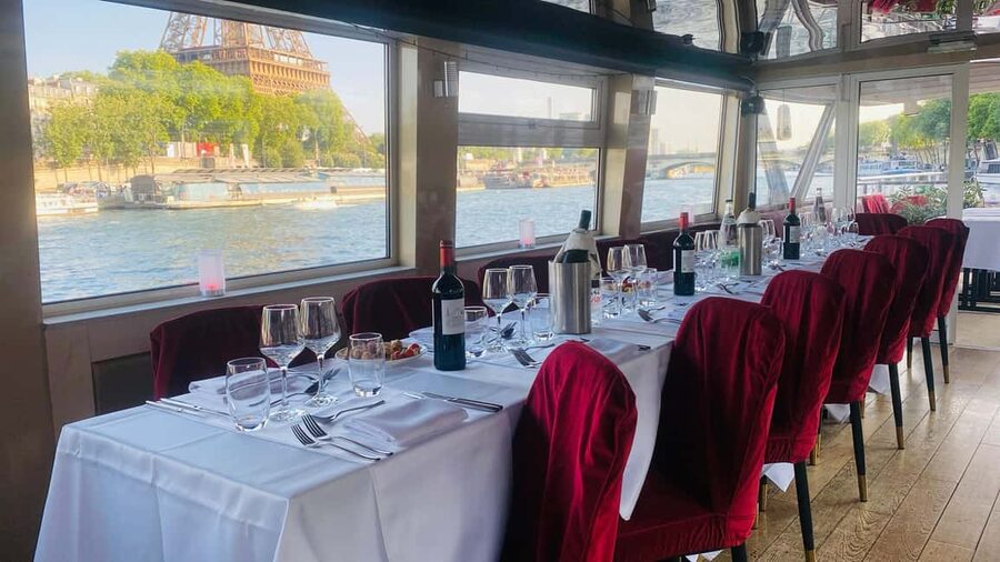 Paris: Seine Dinner Cruise from Eiffel Tower/Liberty Statue - The 2-hour schedule that fits a night out in Paris