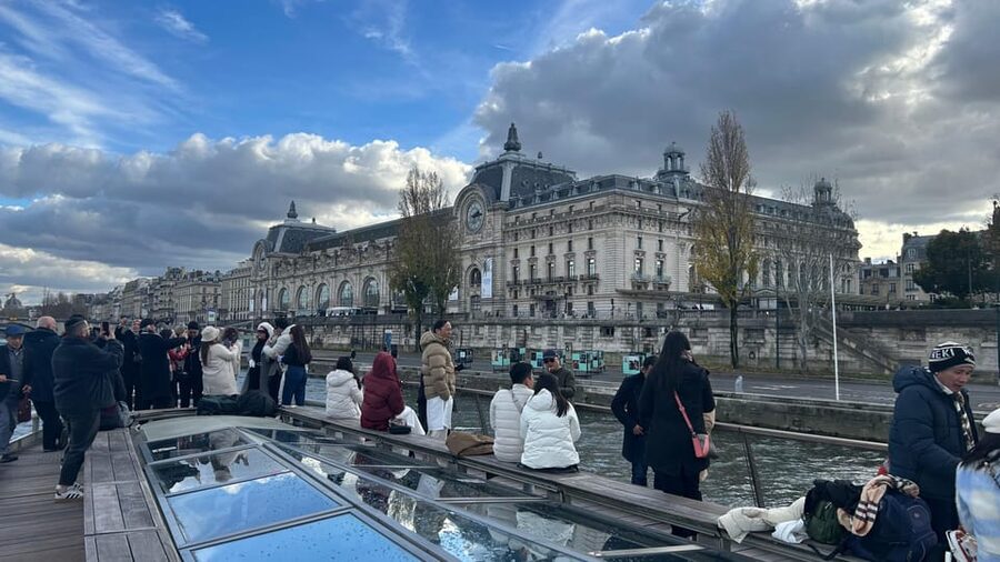 Paris: Seine River Cruise and 3-course Bistro Lunch - Lunch at Le Bistro Parisien: 3 courses, a drink, and the Eiffel overhead
