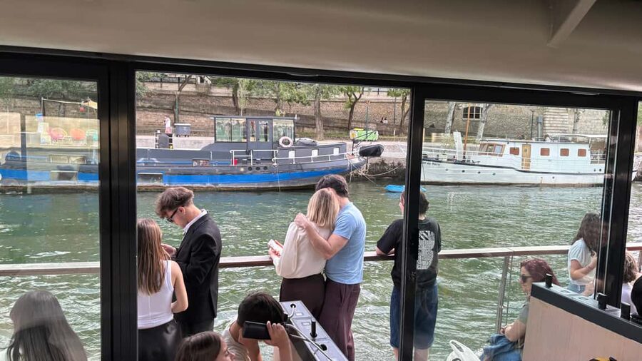 Paris: Seine River Cruise and 3-course Bistro Lunch - Price and value: what $69 gets you in Paris terms