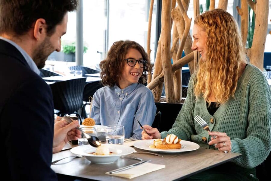 Paris: Seine River Cruise and 3-course Bistro Lunch - Where to meet: Bistro Parisien at Pontoon No. 2