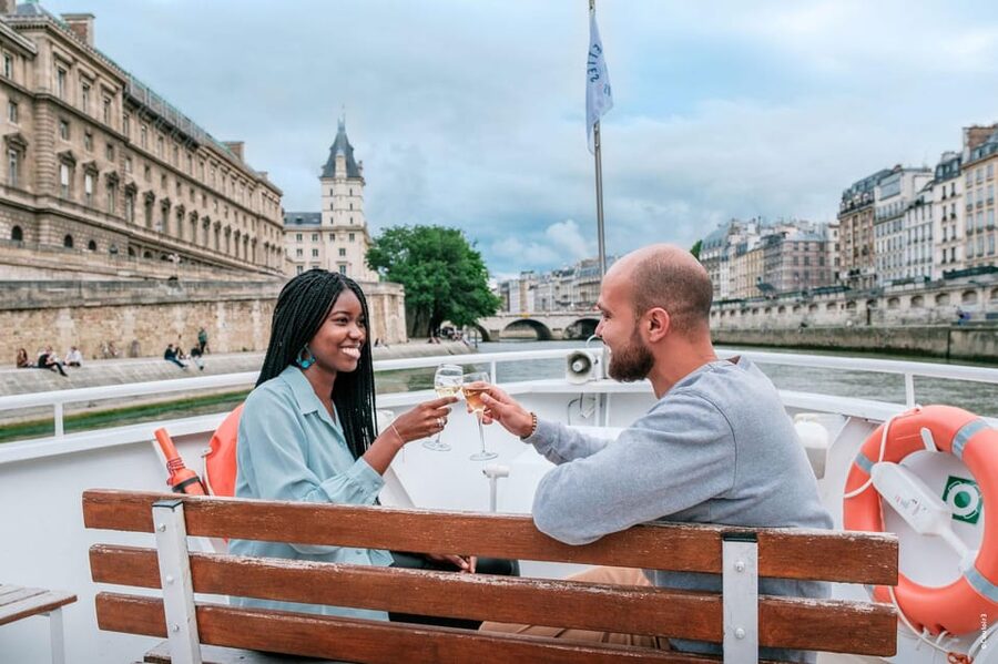 Paris: Seine River Cruise with Champagne from Eiffel Tower - Eiffel Tower to Les Invalides: the opening stretch that sets the tone