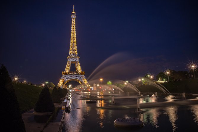 Paris Seine River Dinner Cruise by Maxim's with Champagne & Music - Service style, tip pressure, and how to handle the ending calmly