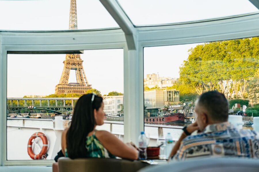 Paris: Seine River Panoramic Views Dinner Cruise - Why this Seine cruise feels better than the big-boat options