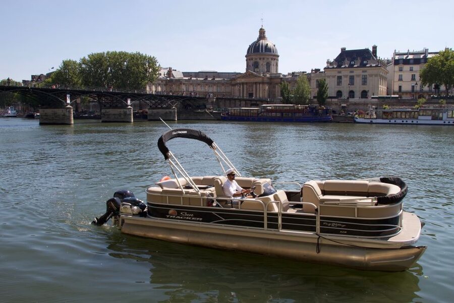 Paris: Seine River Private Guided Pontoon Boat Cruise - Where you board near Pont d’Issy and La Barge