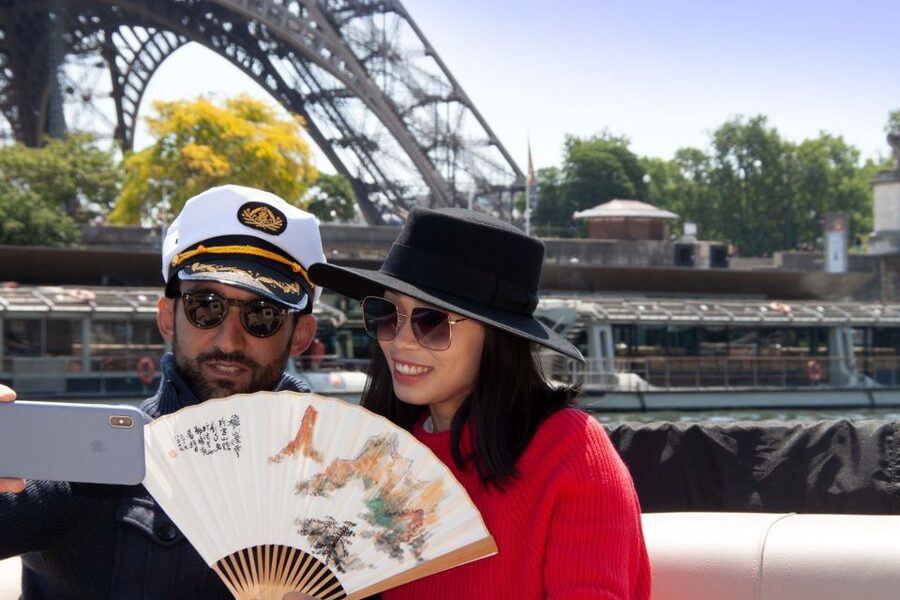 Paris: Seine River Private Guided Pontoon Boat Cruise - What you’ll see on the Seine: Eiffel Tower, Louvre, Notre-Dame, and the bridges