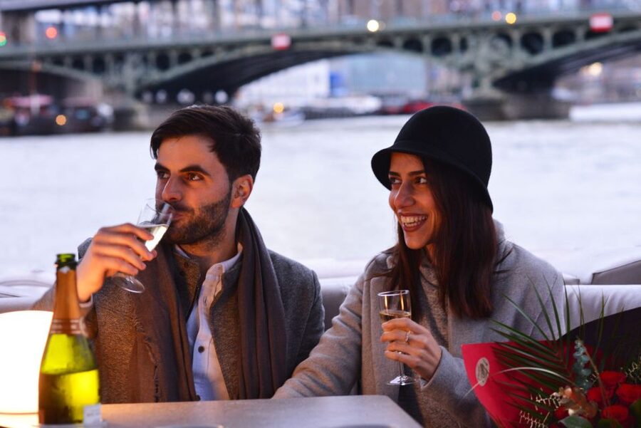 Paris: Seine River Private Guided Pontoon Boat Cruise - Price and value for a private group up to 6
