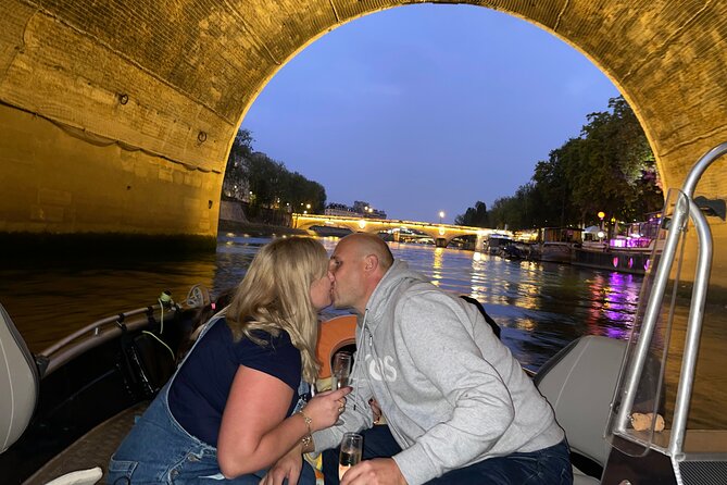 Paris Seine River Private or Shared Boat Tour - Liberty by the Seine: A Statue That Hints at Paris Humor