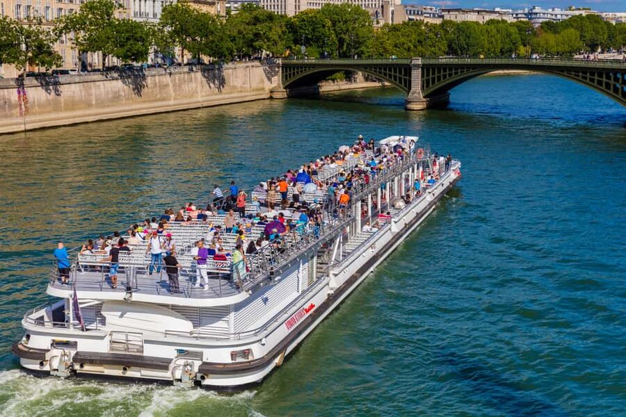 Paris: Seine River Sightseeing Cruise by Bateaux Mouches - Why this Seine cruise is a smart first-day move
