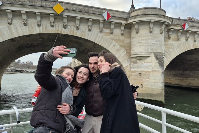 Paris Seine River Sightseeing Guided Cruise Vedettes du Pont Neuf - Why this Pont Neuf launch gives you the best kind of Paris intro