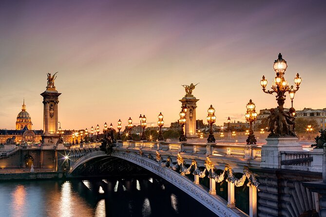 Paris: Seine River Sightseeing Sunset Cruise with Champagne - Île Saint-Louis to Hôtel de Ville: Romance and Local Life