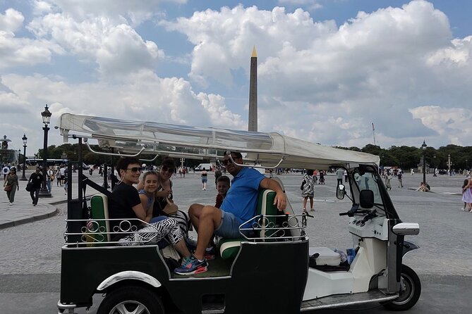 Paris Sightseeing by Tuk Tuk Golf Cart 2 hours - Champs-Élysées and the Arc de Triomphe panorama