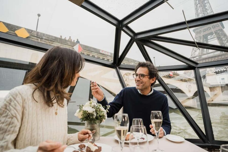 Paris: Sightseeing Cruise on the Seine with 3-Course Lunch - Lunch Service: Aperitif, Three Courses, and Included Wine