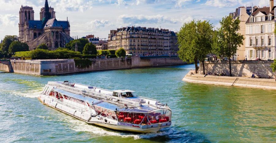 Paris: Sightseeing Cruise on the Seine with 3-Course Lunch - Deck Choice: Main Deck Bay Windows vs Upper Deck 360° View