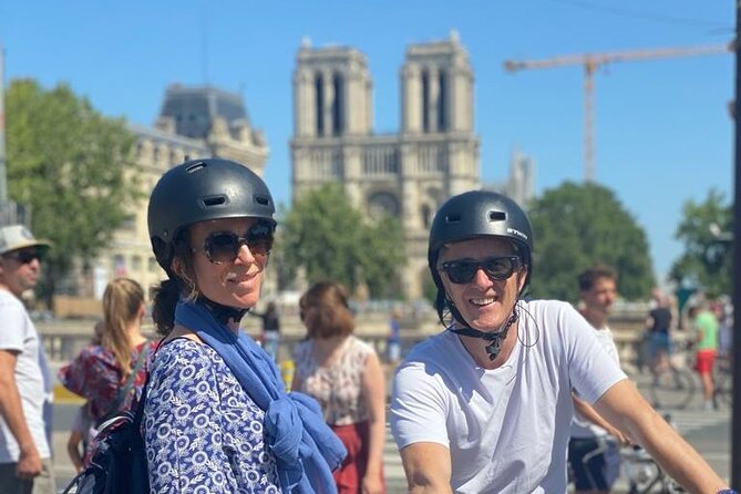 Paris Sightseeing Family Friendly Guided Electric Bike Tour - Pont des Arts and the islands: river views without the ferry crowds