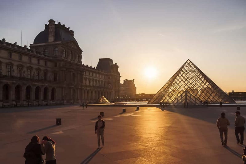 Paris: Skip-the-Line Louvre Highlights Tour with Mona Lisa - Mona Lisa Stop: Why This Painting Grabs People Immediately